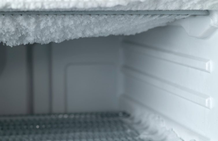 How to Defrost Fridge Freezer Without Turning it Off