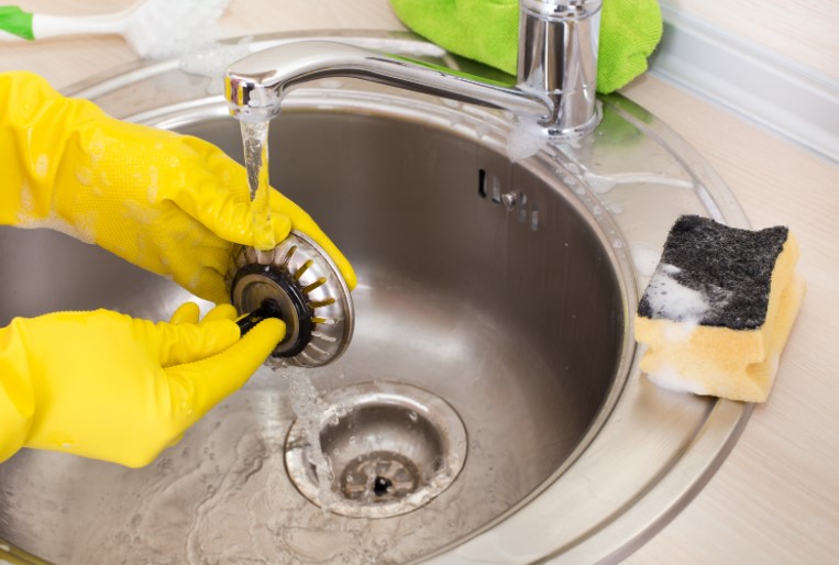 How to Use a Plunger to Unclog a Kitchen Sink