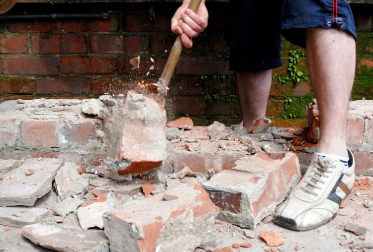 Factors That Affect the Cost of Knocking Down a Wall