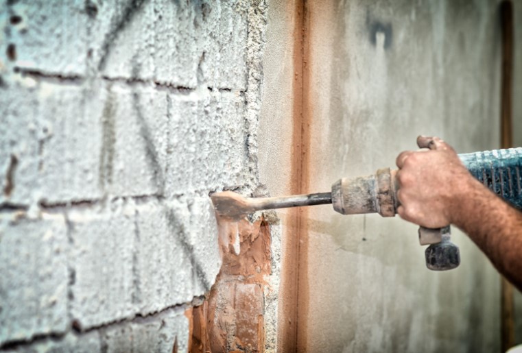 How Much To Knock Down a Wall Between Kitchen and Dining Room UK