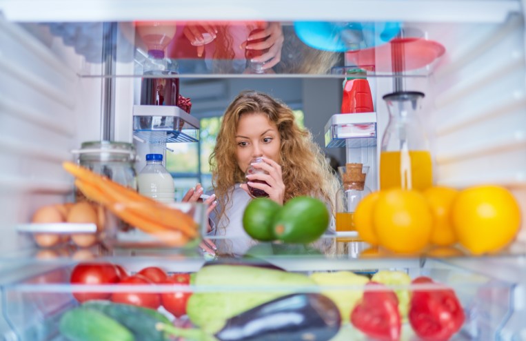 Step-by-Step Guide to Removing Fridge Smells Naturally