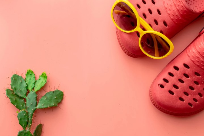 Alternative Ways to Clean Crocs Without a Washing Machine